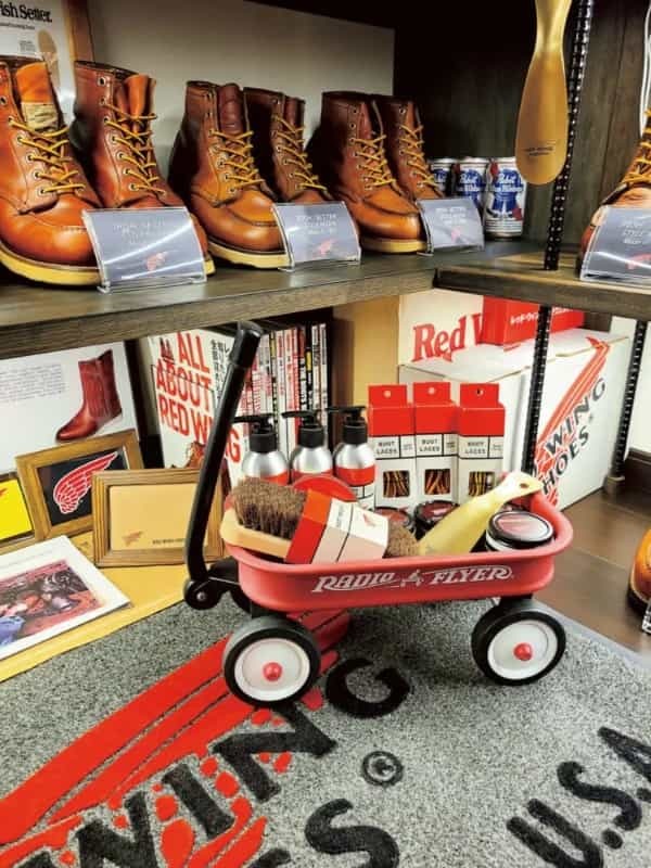 これ全部でいくらする？　コレクターの鑑“RED WING”専用の部屋を作った人