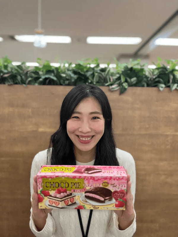 チョコパイ40周年企画第１弾！幸せを運ぶ！？青い鳥が約17％の確率でパッケージに出現！チョコパイから新シリーズ「ハピネスモチーフチョコパイ」が誕生『チョコパイ＜苺ティラミス＞』発売
