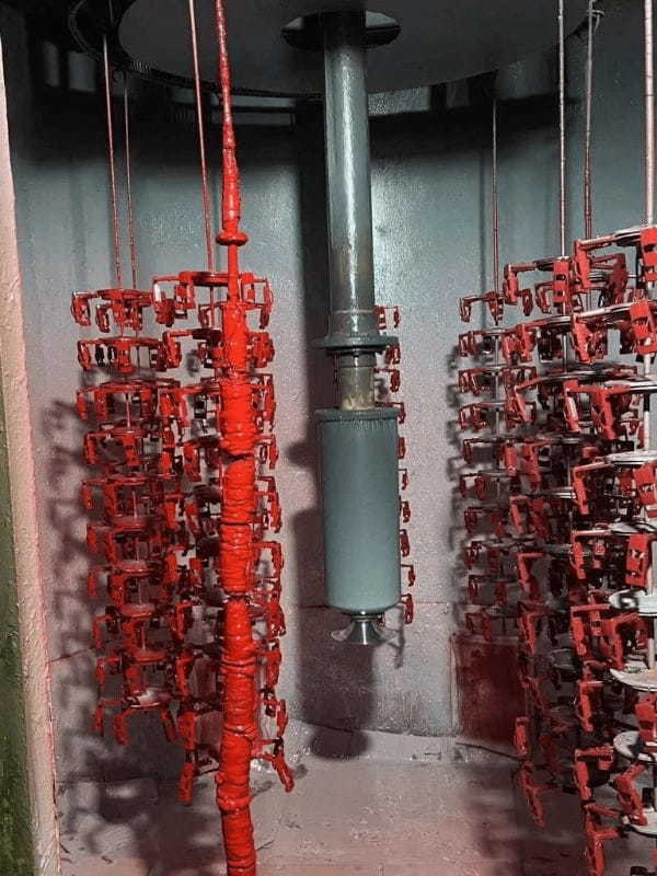 機械が作ってると思ったら大間違い、ほとんどハンドメイドなんですよ『トミカリミテッド ヴィンテージ スカイラインのすべて』メイキング秘話02