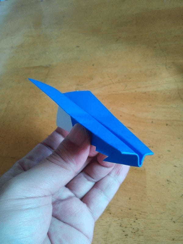 折り紙でめっちゃよく飛ぶ最強「紙飛行機」の作り方４選！意外に簡単！