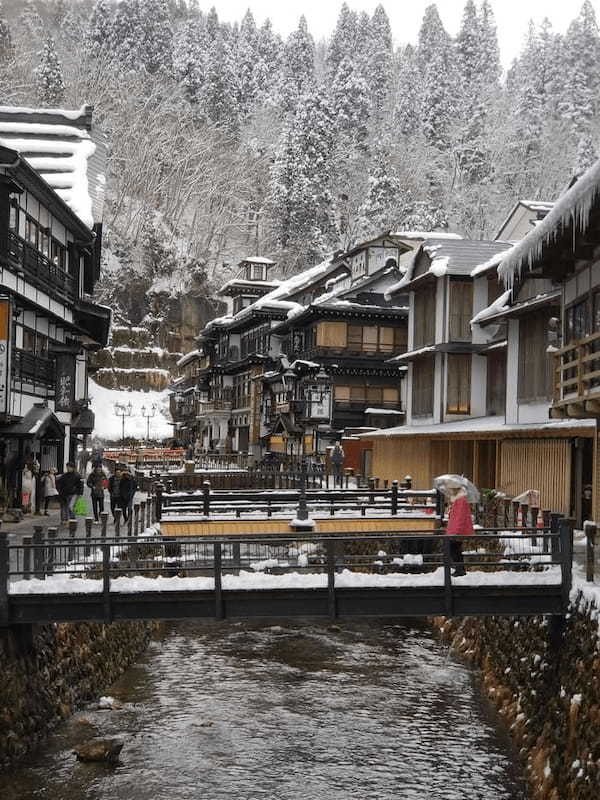 山形「銀山温泉」中心に位置する古山閣へ。温泉ソムリエ菅井が薦める大正ロマンの隠れ湯街、夕暮れのガス灯が素敵な時間のおもてなし！