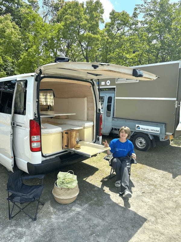 バンライフというスタイルに憧れてハイエースを購入♪自分でデザインしたキャンピングカーで旅をするクリエイティブ女子