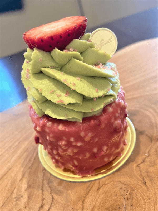 カファレル神戸北野本店にて「春のドルチェフェア」開催中!新作の「チョコバナンチャ」から毎年人気の苺ドルチェまで多彩に登場