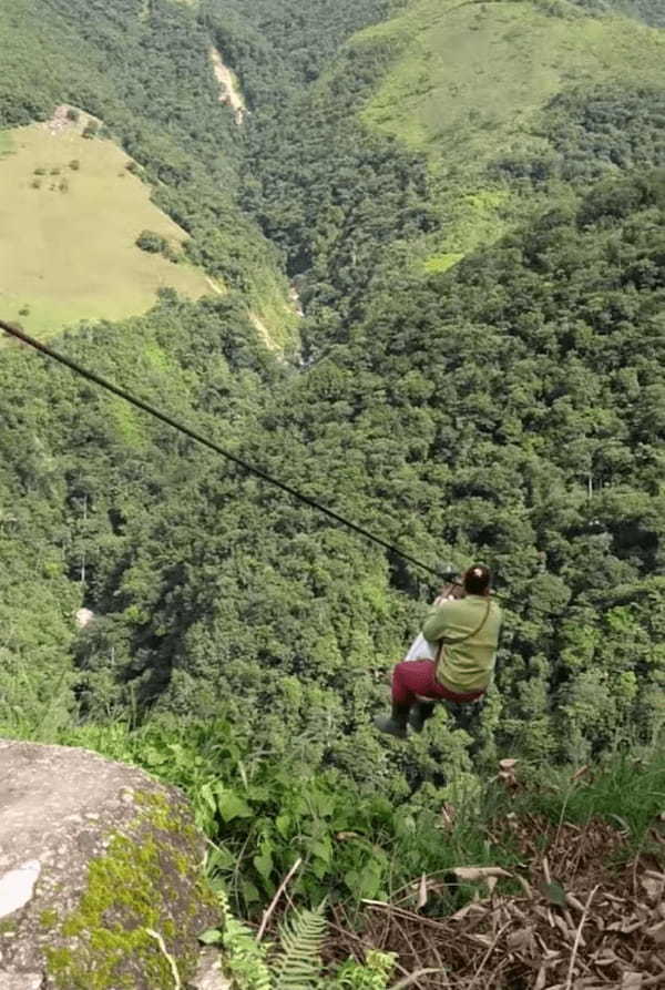 【再生回数7500万再生超】コロンビアにある世界最恐の交通手段！徒歩3時間の道のりをたった30秒で移動可能！しかし命懸け