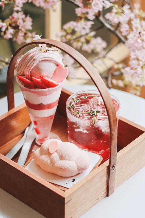 【SNSで話題の「雲ノ茶カフェ」が、苺と桜をテーマにした新作スイーツを販売開始】桜の季節を迎え、多くの観光客が訪れる京都で店舗ごとに春色スイーツが期間限定で登場