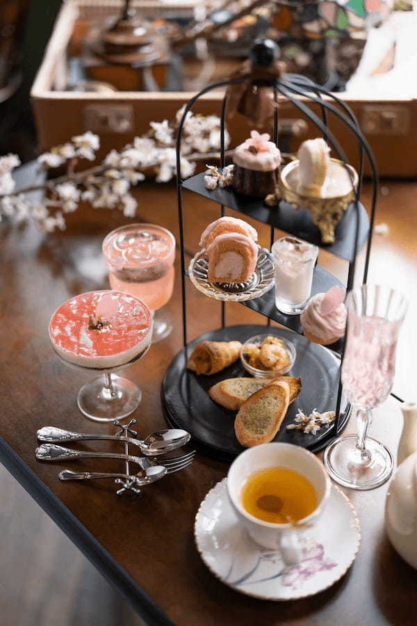 【SNSで話題の「雲ノ茶カフェ」が、苺と桜をテーマにした新作スイーツを販売開始】桜の季節を迎え、多くの観光客が訪れる京都で店舗ごとに春色スイーツが期間限定で登場