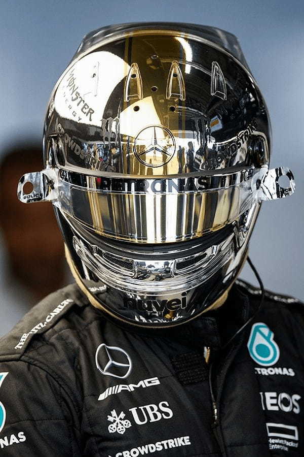 ルイス・ハミルトンの2023F1日本GP用ヘルメット・デザインを手がけた空山基さんインタビュー