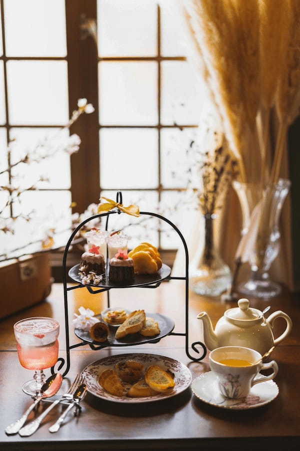 【SNSで話題の「雲ノ茶カフェ」が、苺と桜をテーマにした新作スイーツを販売開始】桜の季節を迎え、多くの観光客が訪れる京都で店舗ごとに春色スイーツが期間限定で登場