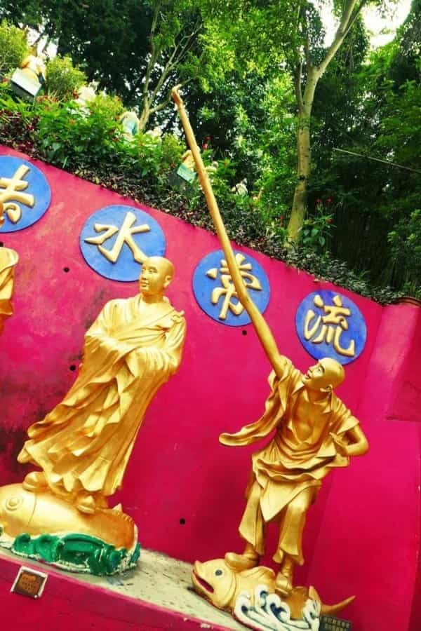 黄金色に輝くヘンテコ仏像を拝みに行こう！香港の山の上に建つ珍寺・萬佛寺
