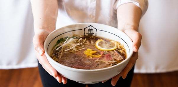 滋賀県・黒壁スクエアにある近江牛ラーメン 善吉商店（ぜんきちしょうてん）のこだわりの詰まったメニュー・7月からの季節限定商品をご紹介