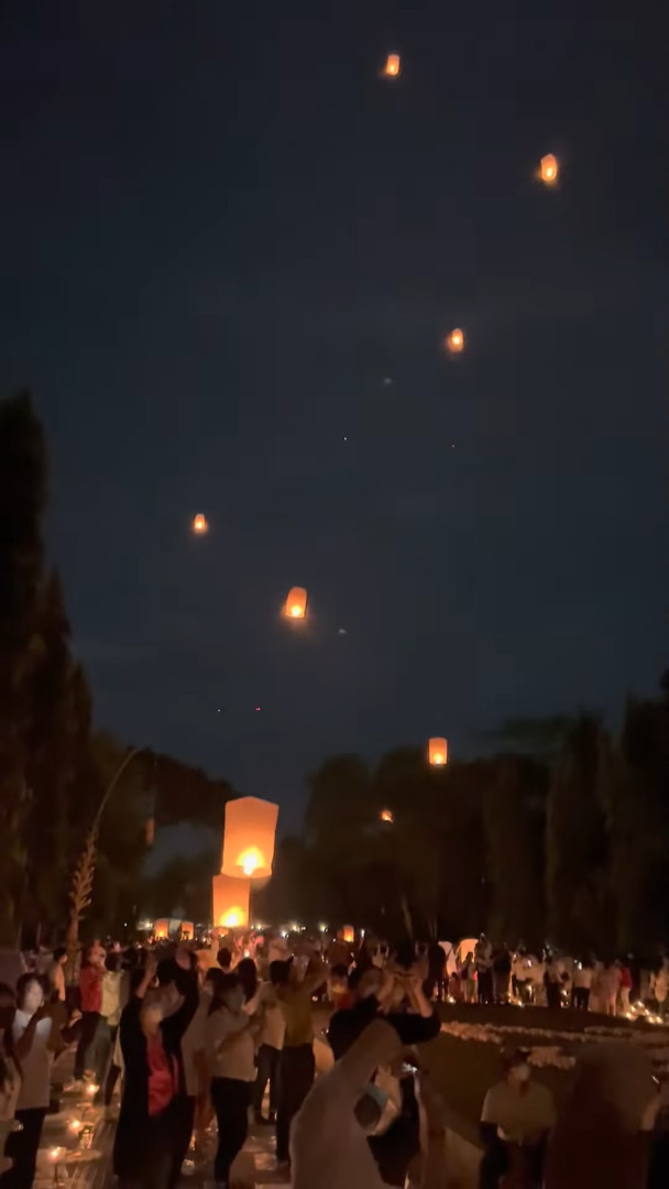 夜空に浮かぶランタンの星。インドネシアの恒例イベント「天灯上げ」の光景が幻想的でうっとり！！【海外・動画】