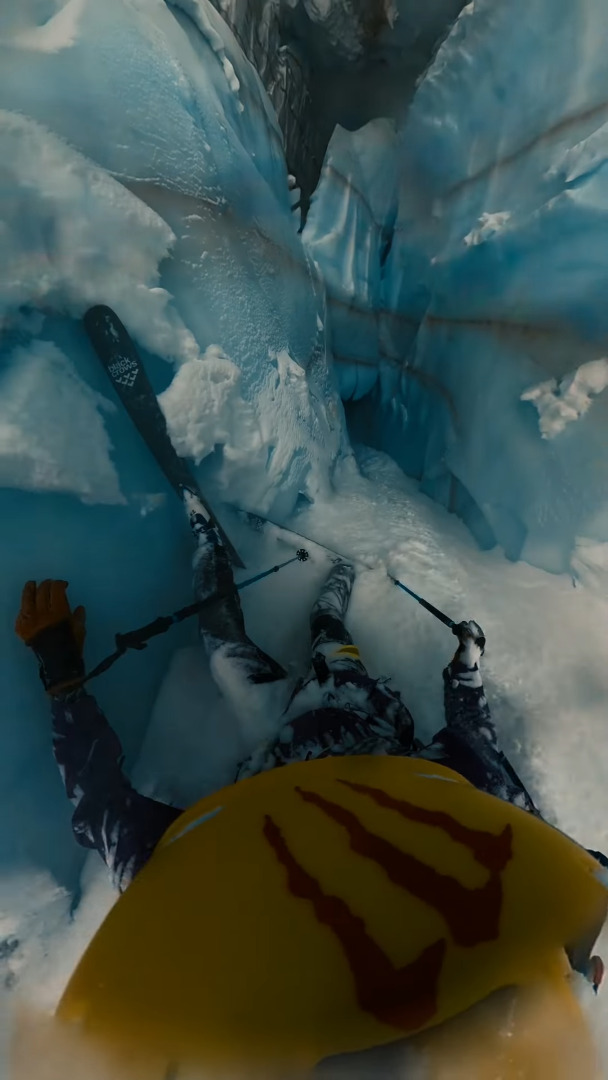 【恐怖映像】澄んだ青空の下、雪山でスキーを楽しんでいたはずが・・絶体絶命のピンチに！！