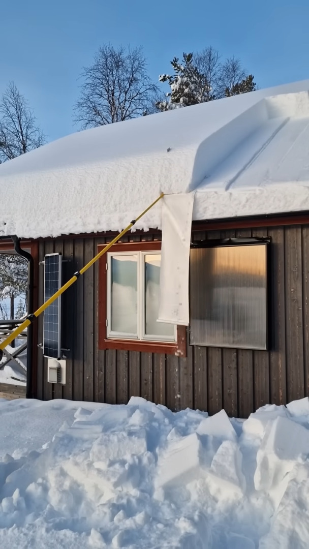 大きな角砂糖みたい！スウェーデンで行われた雪下ろし作業が満足感高くてずっと見ていられる！！【海外・動画】