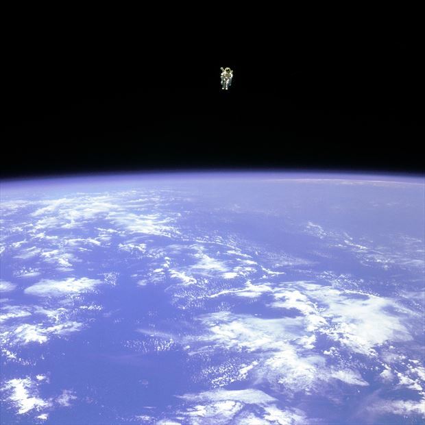 この宇宙飛行士の写真が怖いってなぜ?見ればわかる!本当に恐怖を感じる宇宙遊泳の写真!