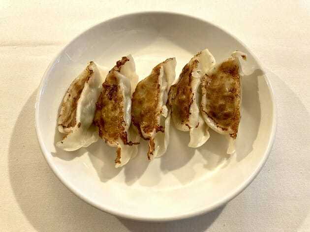 ファミマは餡スカスカ、セブンはびちゃびちゃ？コンビニ冷凍餃子、比較レビュー