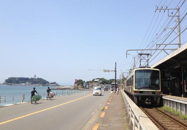 目の前にひろがる海とレトロ電車！鎌倉絶景さんぽ