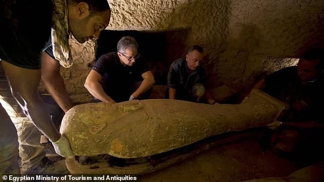 2500年前の「古代エジプトの棺」を新たに13基発掘！墓荒らしにあわず”完全密封された”状態で発見