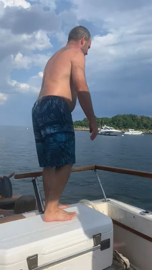 クルーザーから海に飛び込もうと思ったら・・・調子に乗り過ぎた男性の失敗が痛々しい【夏が近づいてきましたが浮かれ気分にはご注意を】
