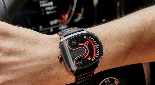 【4万円でワンダリングアワー方式の時計が購入できる】レーシングカーのようなデザインがかっこいい！【クラファンで見つけたユニークウオッチ】