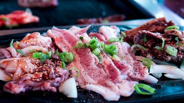 焼肉とバーベキューの違いってなに？それぞれの魅力やお肉をおいしく焼く秘訣も！