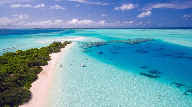 空や海はなぜ青いの?その理由はあるものの放つ光が大きな影響を与えていました!!