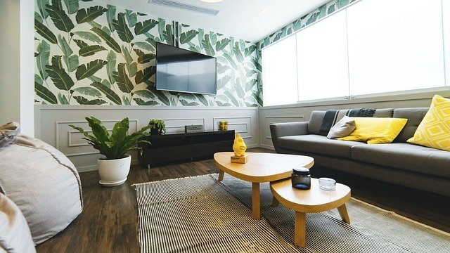 穴を開けない壁掛けテレビのDIY方法とは？簡単な方法と便利アイテムをご紹介！