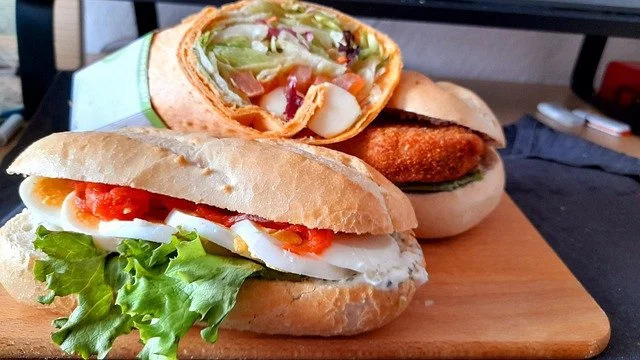 手軽に作れて食べやすい、ピクニックの人気サンドイッチレシピ6選！おすすめ具材も！