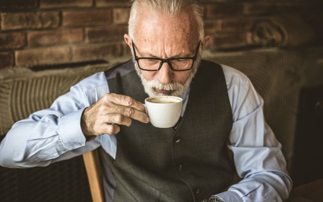 人は血圧の高さによって「無意識にコーヒーを避ける」という研究