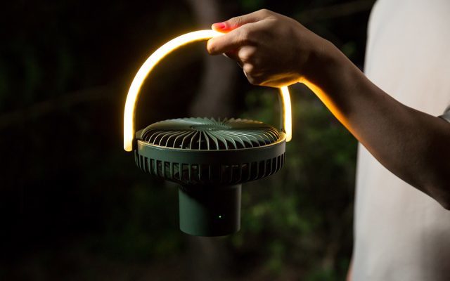 超音波で虫を寄せつけない！最大42時間連続動作するパワフルなキャンピングファンで夏を楽しもう