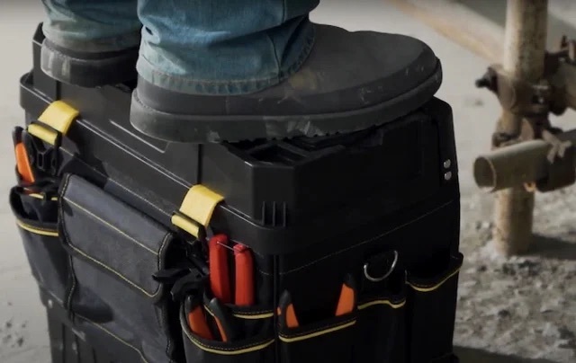 持ち運びに最適なスーツケース型工具箱「Rolling Tool Bag」