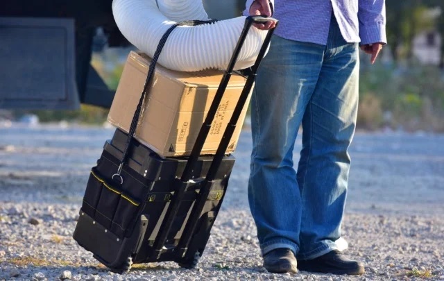 持ち運びに最適なスーツケース型工具箱「Rolling Tool Bag」