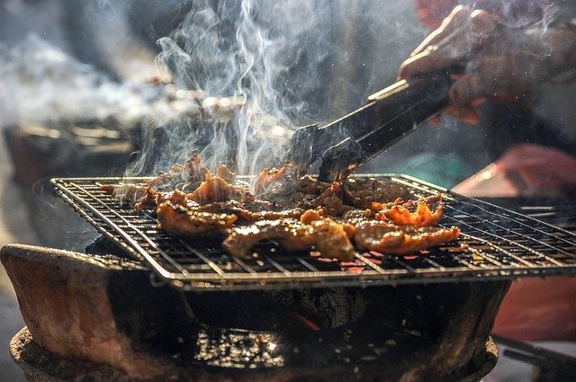 焼肉とバーベキューの違いってなに？それぞれの魅力やお肉をおいしく焼く秘訣も！