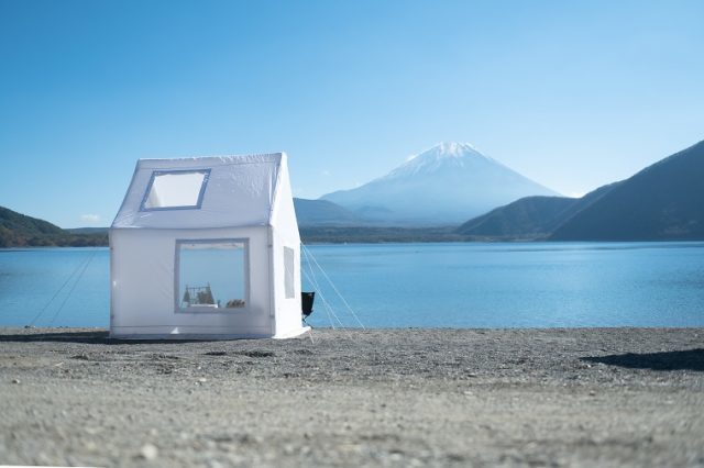 ＜二子玉川・蔦屋家電で展示中＞これは入りたくなる、空気で膨らむ家のようなポータブルエアテント