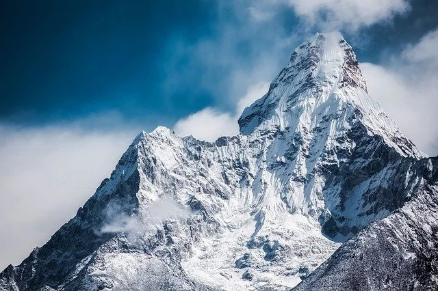 おしゃれな登山用サングラスならJINSをチェック！視界クリアでUVカット効果も◎