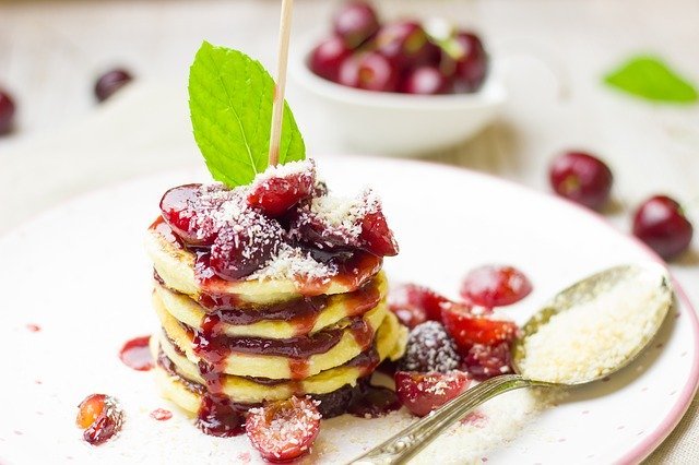 「パンケーキ」と「ホットケーキ」の違いはなに?おいしい2つのデザートにはどんな違いがあるの??
