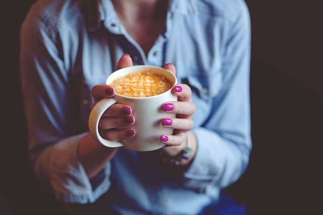 「ティーカップ」と「コーヒーカップ」はなぜ別物扱いされているの？紅茶とコーヒーの楽しみ方の違いがカップにもあるんです！