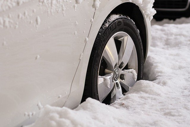 【冬キャンプ】車中泊で絶対気をつけること4つ。おすすめの防寒アイテムもご紹介。