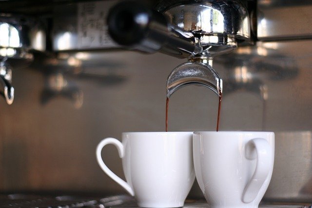「ティーカップ」と「コーヒーカップ」はなぜ別物扱いされているの？紅茶とコーヒーの楽しみ方の違いがカップにもあるんです！