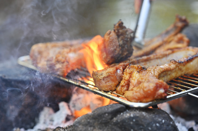 焼肉とバーベキューの違いってなに？それぞれの魅力やお肉をおいしく焼く秘訣も！