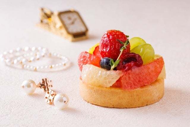 「タルトを手に取って行く先には...」TVでムービージェニックなお店として話題!!【宝石のようなフルーツタルトtartotte-タルトッテ-】が銀座に4/28(金)NEW OPEN!!