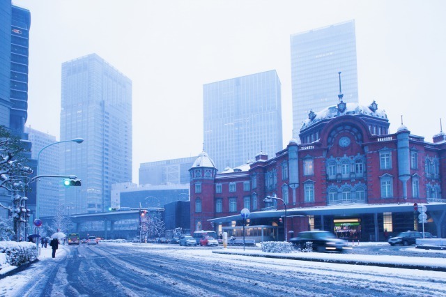 大雪で会社を遅刻する・休みを取るのはNG？雪予報の日の出勤前の準備＆対応・連絡の仕方