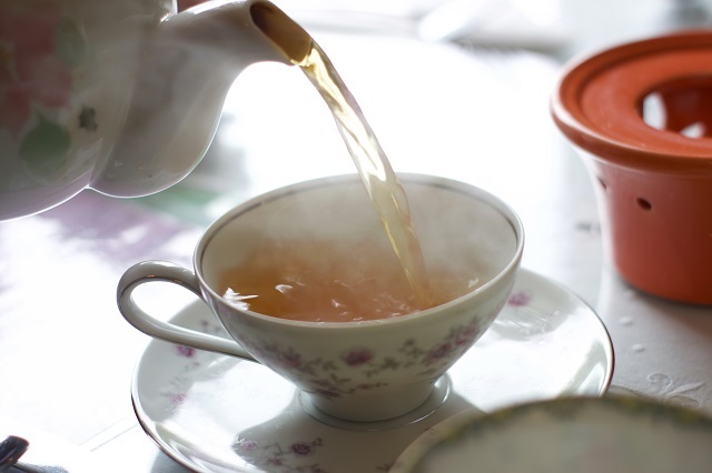 「ティーカップ」と「コーヒーカップ」はなぜ別物扱いされているの？紅茶とコーヒーの楽しみ方の違いがカップにもあるんです！