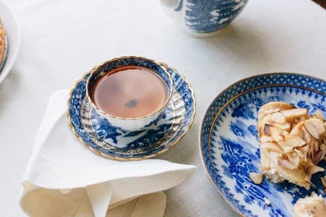 「ティーカップ」と「コーヒーカップ」はなぜ別物扱いされているの？紅茶とコーヒーの楽しみ方の違いがカップにもあるんです！