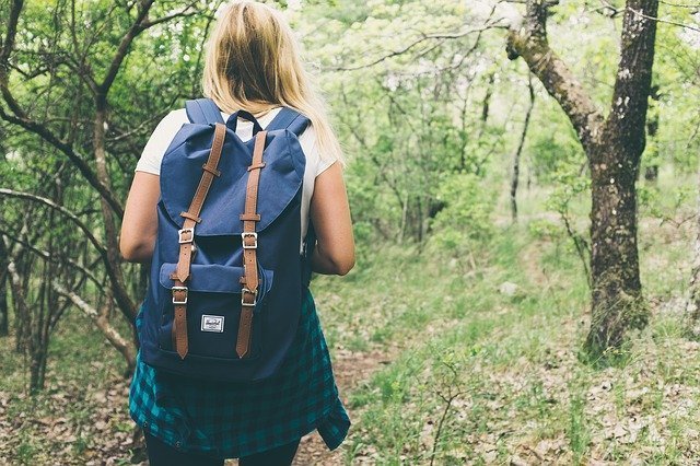 【初心者向け】夏登山の服装ガイド。ウェア選びの基本知識や快適素材もご紹介！