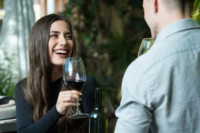 好きな人との会話で盛り上がるネタや話題を紹介!NGな話題とは?