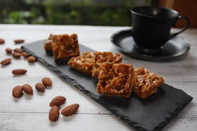 キャラメルとアーモンドの相性バツグンの「フロランタン」とはどんなお菓子?どこで生まれたお菓子でその名前にはどんな意味があるの?