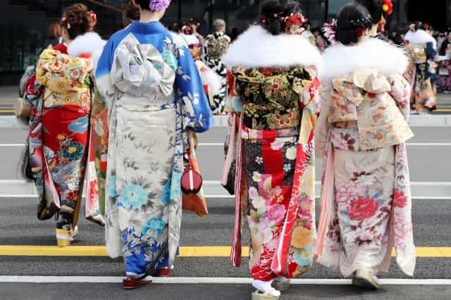 「振袖」と「留袖」の違いはどこにある？未婚者と既婚者で着物の種類がちがう意味とその理由とは