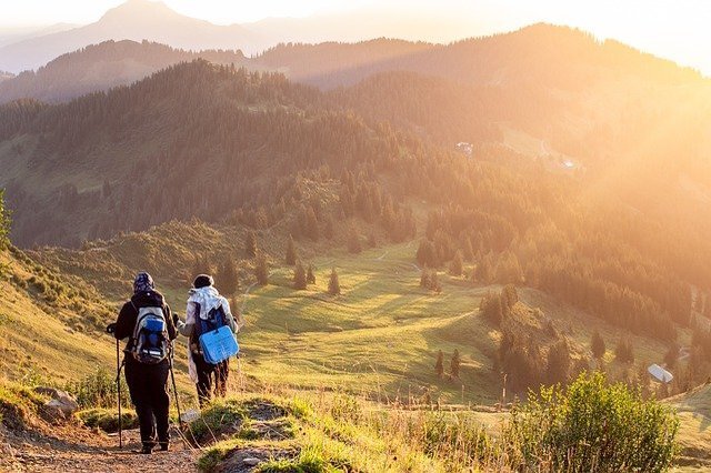 【初心者向け】登山に最適な服装ガイド。選び方の基本やおすすめアイテム情報も！