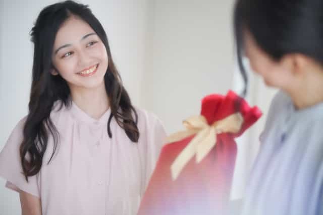 透明感がある女性の特徴は？モテる理由や透明感の出し方を解説！