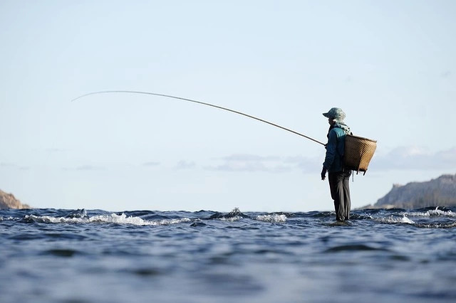 秋田でシーバスが釣れるポイントまとめ。釣果があがるシーズンやタックルについても！